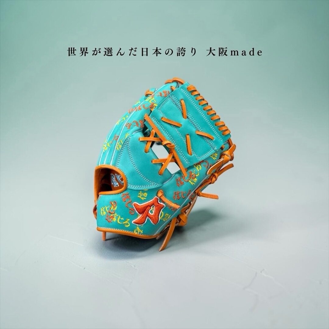 湖水綠配橘色訂製手套，大阪made標語